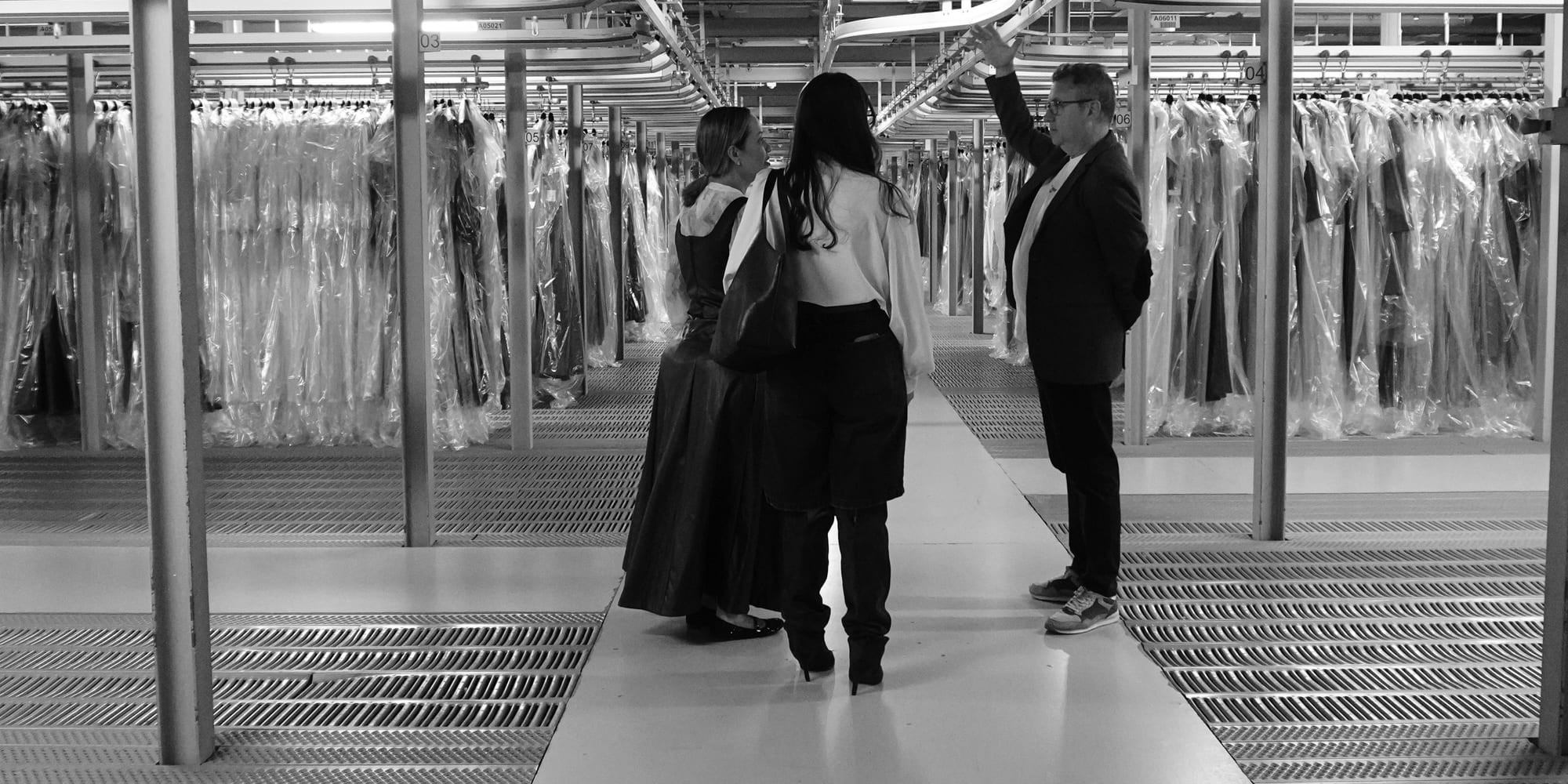 Equipe da Pérola Noivas em visita ao acervo de vestidos